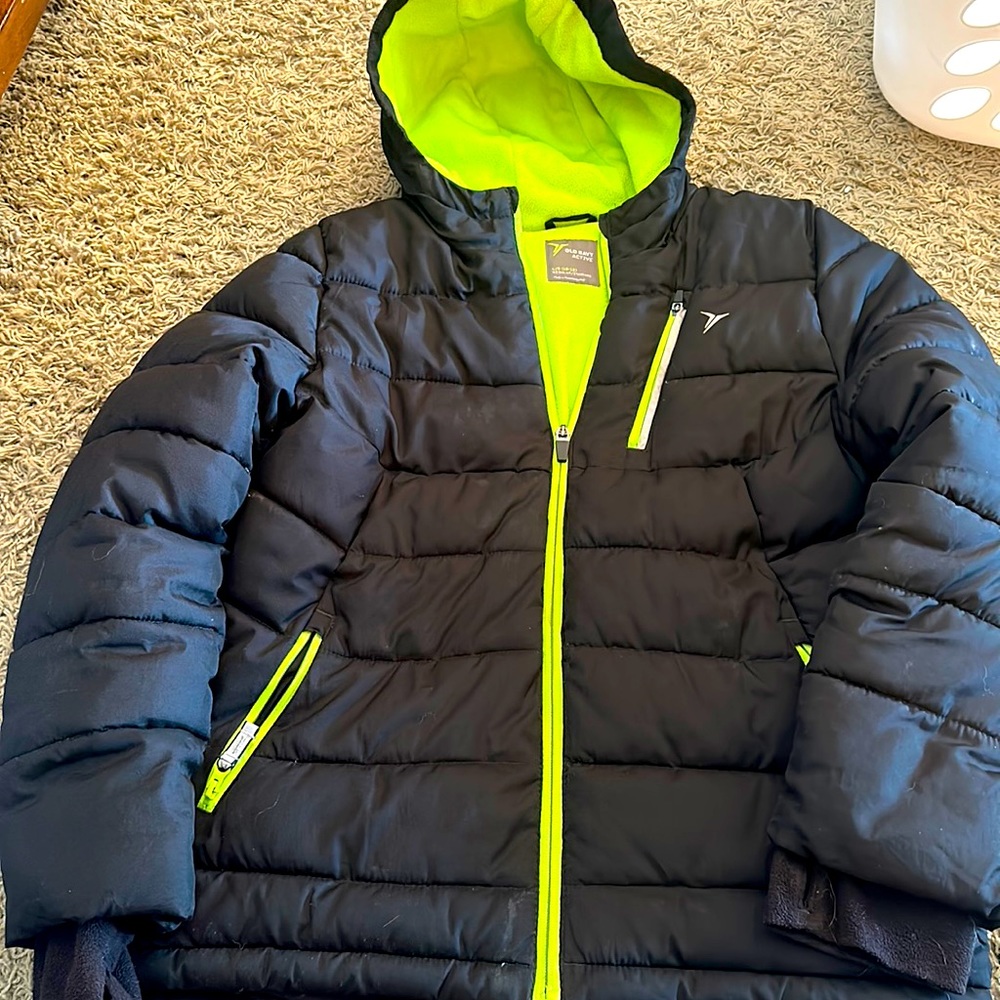 Boys winter coat. Size large(10-12)